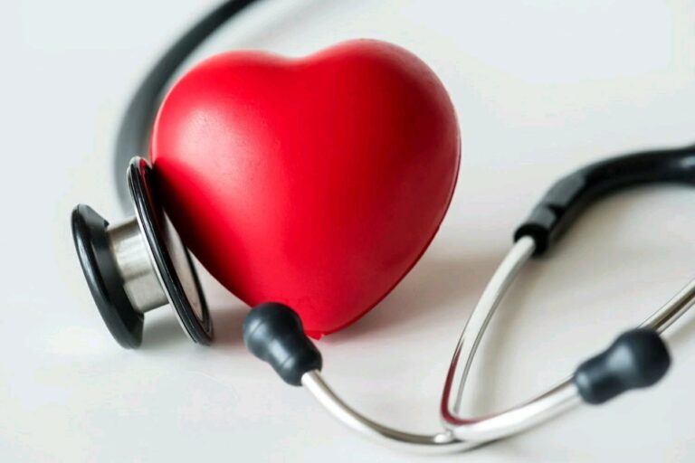 Les 5 signes précoces de l’insuffisance cardiaque à retenir et comment la prévenir
