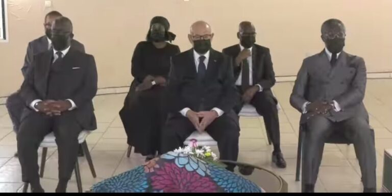 Obsèques du président du PDCI : La famille de Bédié rend visite à Laurent Gbagbo Obsèques du président du PDCI : La famille de Bédié rend visite à Laurent Gbagbo