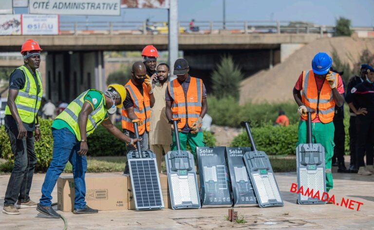 Assimi Goïta illumine Bamako : lancement des travaux d’éclairage solaire